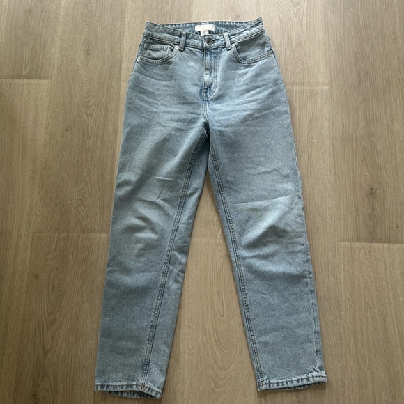 H&M High Rise Mom Jeans - Picture 1 of 3